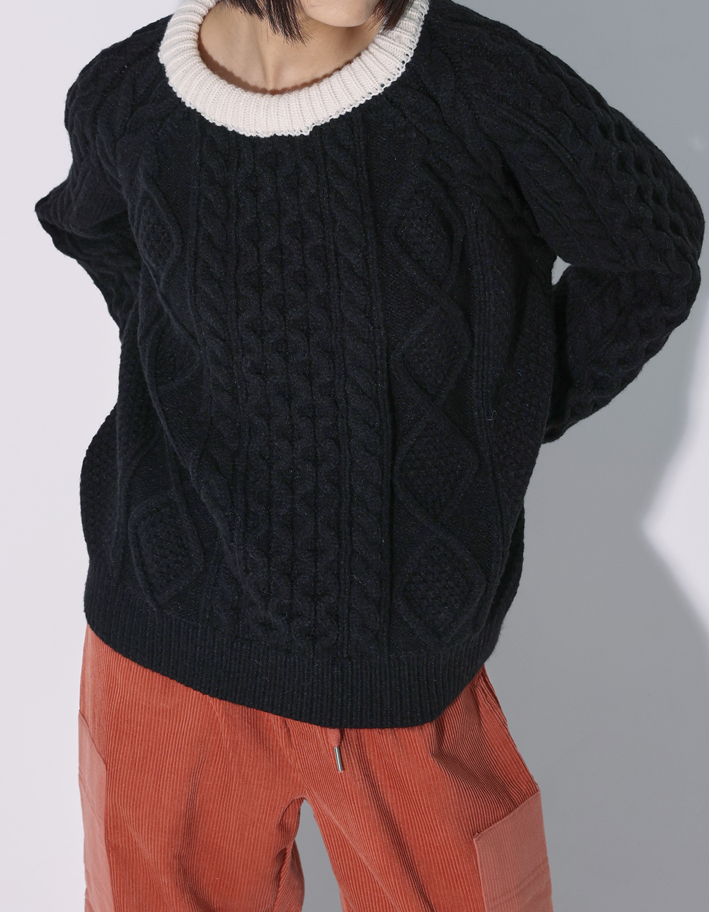 Point neck cable knit (3 Color)