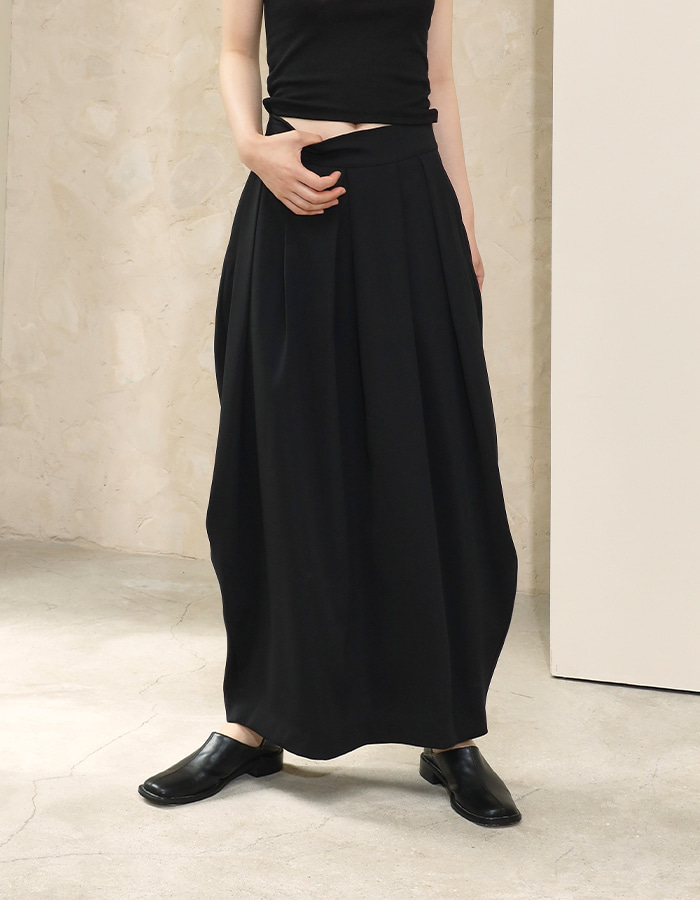 Volume pin tuck drape skirt (Black)