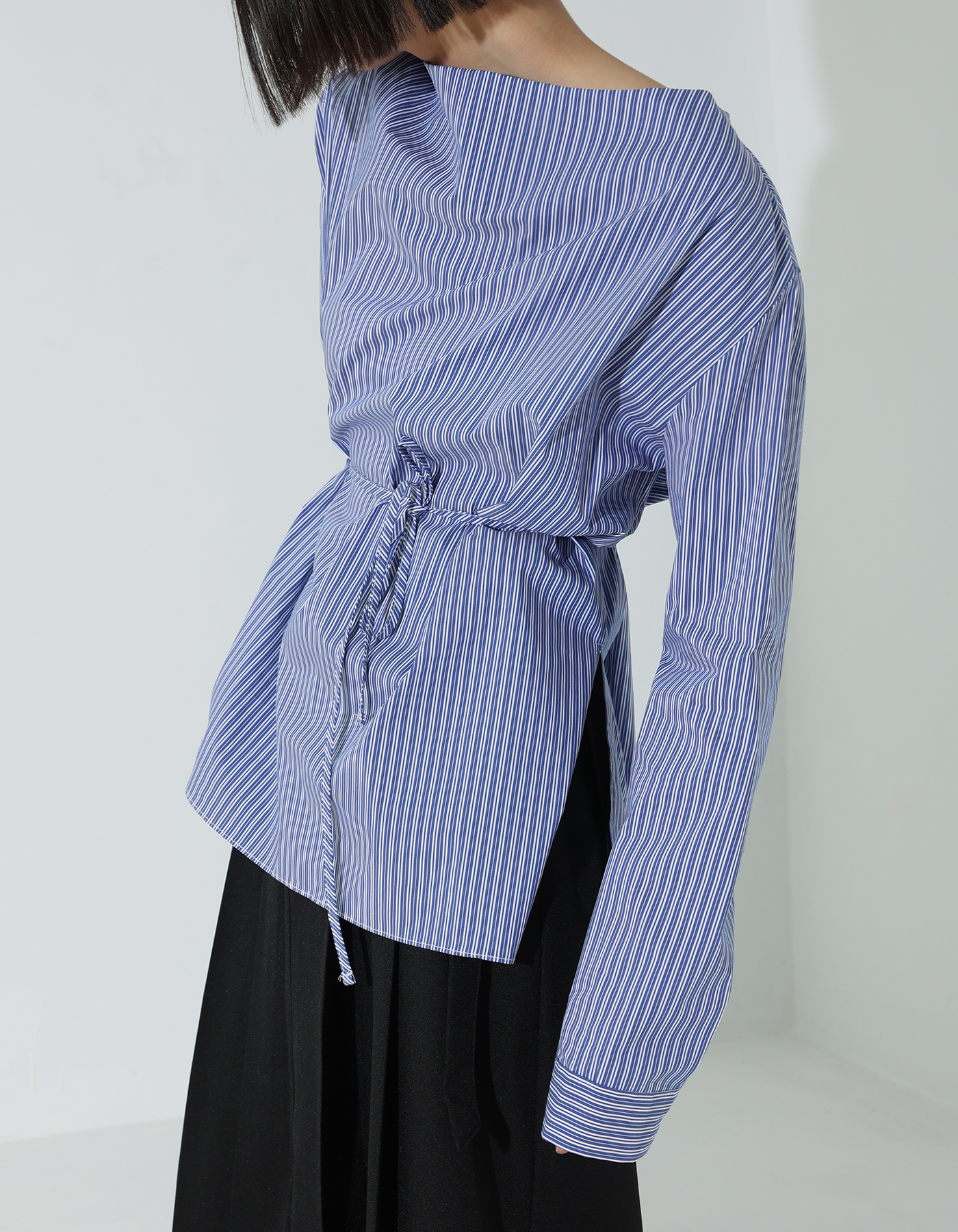 Boat neck stripe strap blouse (2 Color)